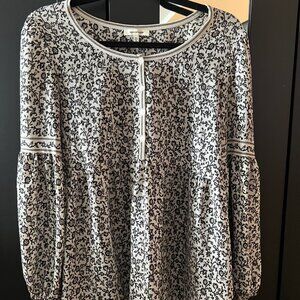 Max Studio Women's black and white floral long sleeve blouse with button details